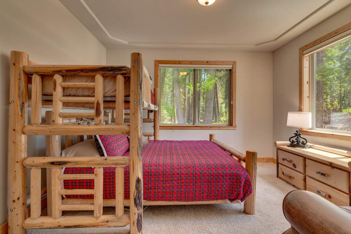 Guest bedroom | 930 Sierra Vista Ave