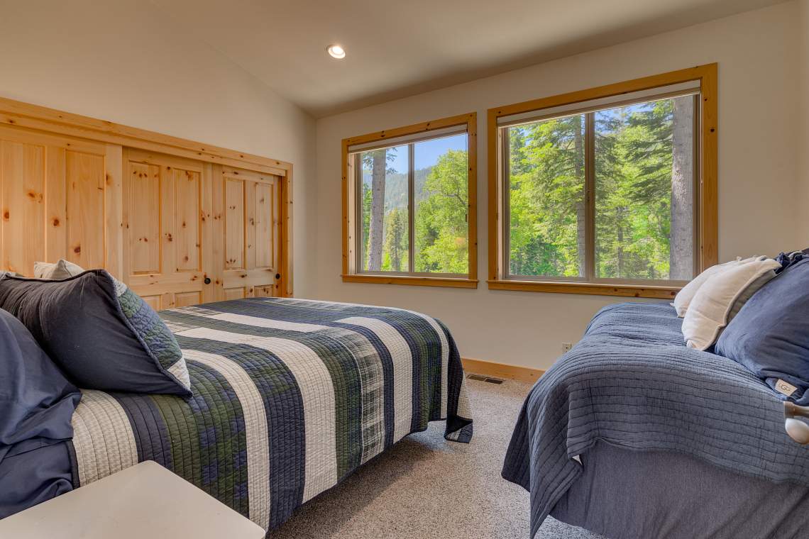 930 Sierra Vista Ave - Creekview Guest Bedroom