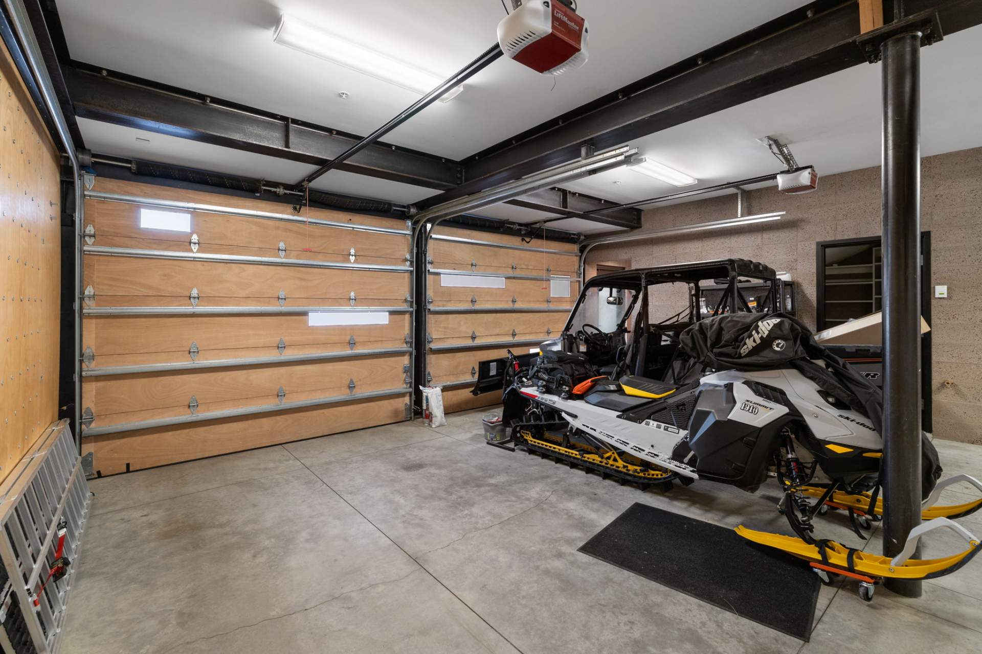 124-web-or-mls-9612-Dunsmuir-66
