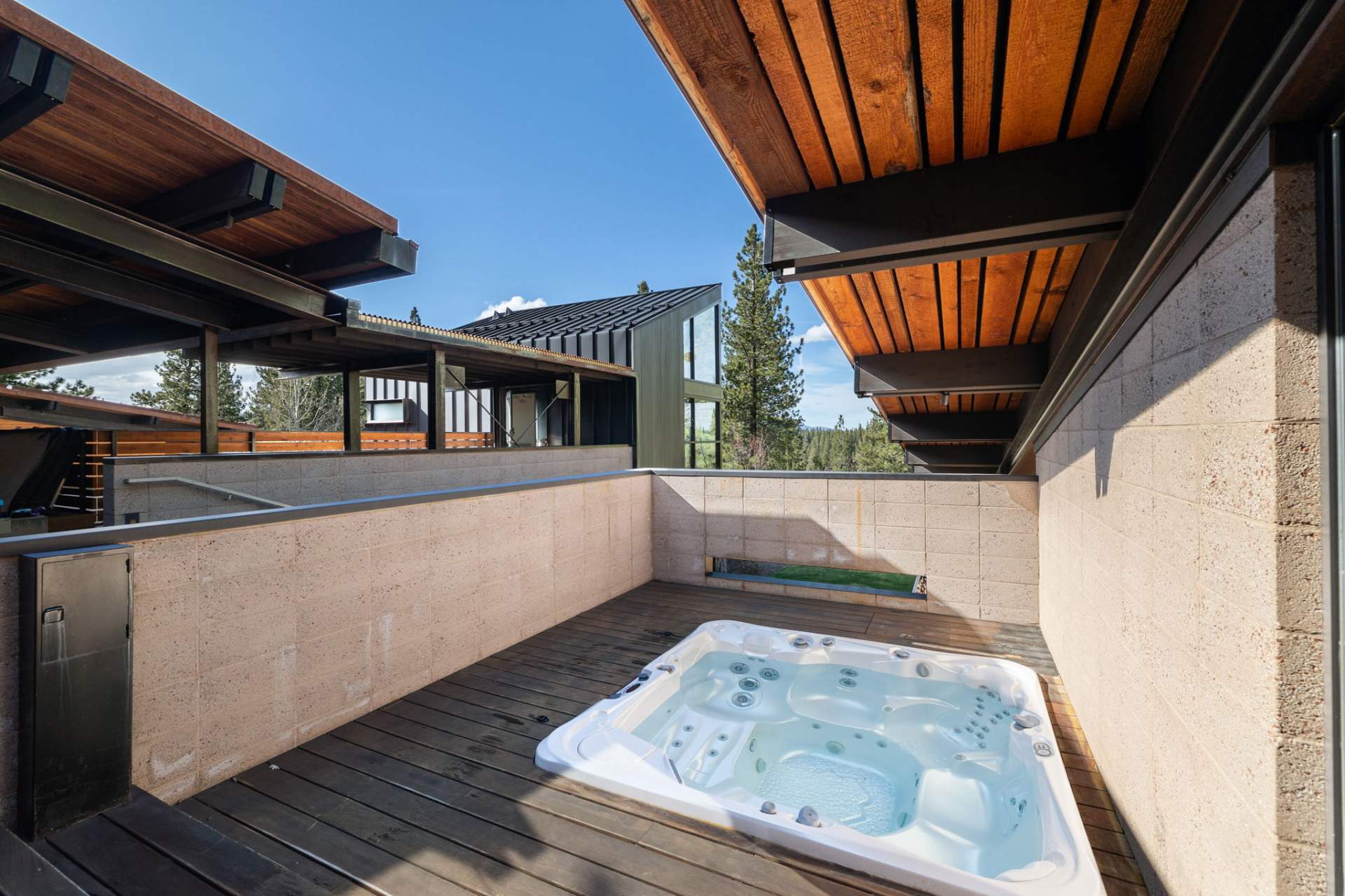 153-web-or-mls-9612-Dunsmuir-95
