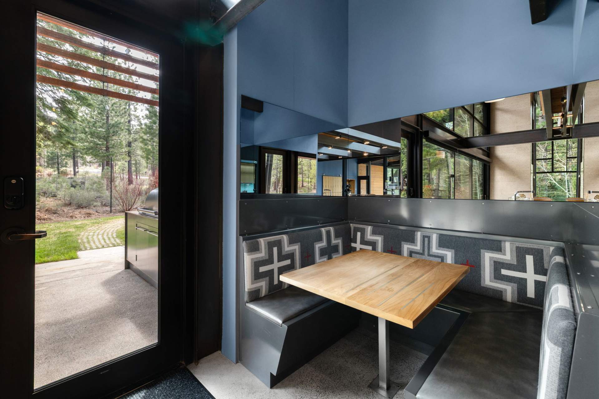 69-web-or-mls-9612-Dunsmuir-11-2