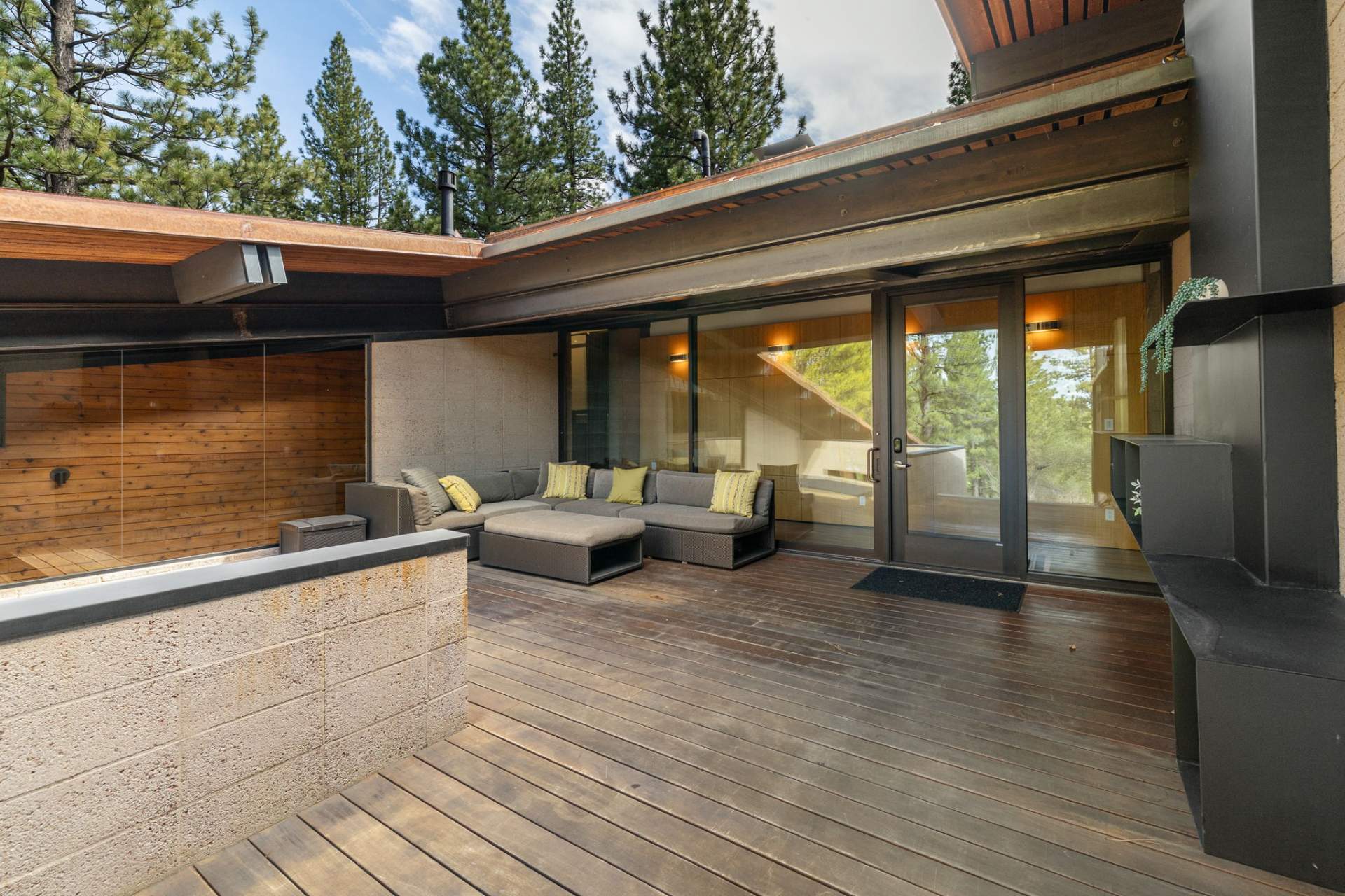 91-web-or-mls-9612-Dunsmuir-32