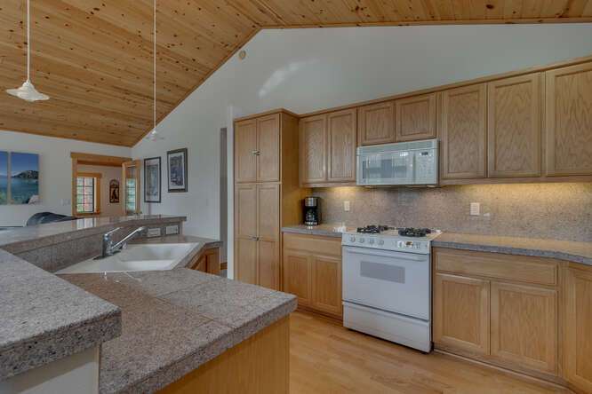 12259-Northwoods-Blvd-Truckee-small-006-009-Kitchen-666x445-72dpi 12259-Northwoods-Blvd-Truckee-small-006-009-Kitchen-666x445-72dpi