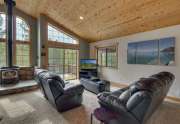 Spacious and bright living area | Tahoe Donner Chalet