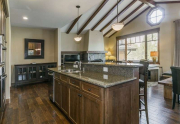 Truckee Real Estate | 10199 Annies Loop |Breakfast bar