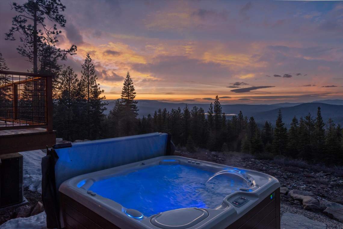 Hot Tub at Sunset in Juniper Hills - Truckee, CA
