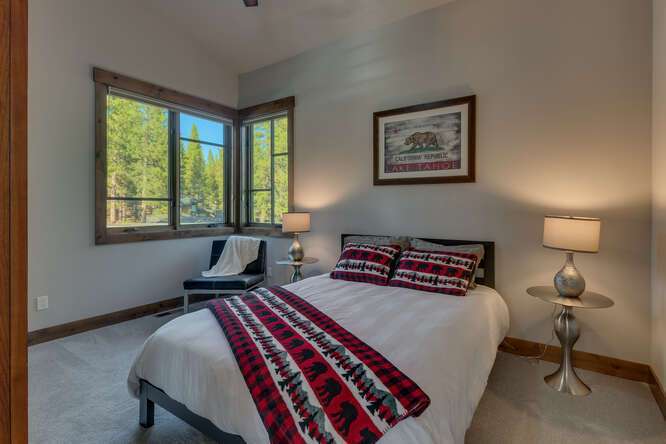 Guest Bedroom | Gray's Crossing Golf Course Home
