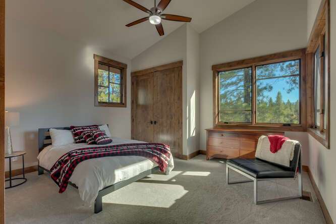 Guest Bedroom | Gray's Crossing Golf Course Home