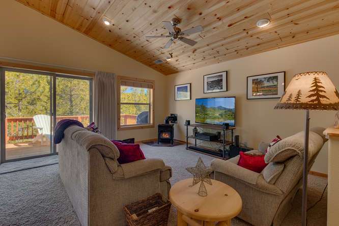 Tahoe Donner Condo | Cozy Living Room