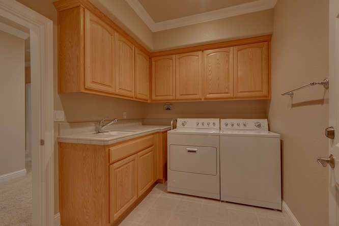 Lake Tahoe Luxury Real Estate | laundry room