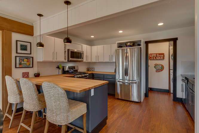 North Lake Tahoe Real Estate | 3185 Meadowbrook Drive | Kitchen and Breakfast Bar