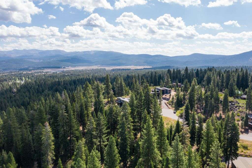 Truckee  Lot for Sale  | 10530 Aspenwood Rd |  Mountain View of Surrounding Truckee