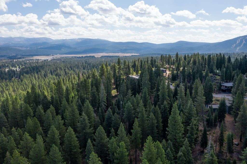 Truckee  Parcel for Sale  | 10530 Aspenwood Rd |  Mountain Views of Surrounding Truckee