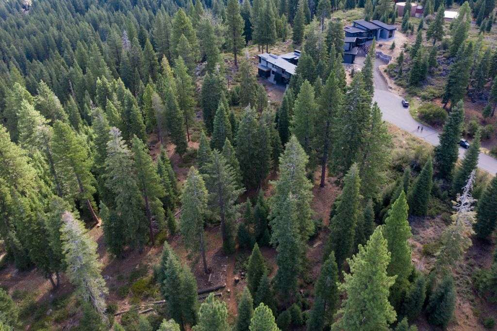Truckee  Parcel for Sale  | 10530 Aspenwood Rd |  Mountain Views of Surrounding Truckee