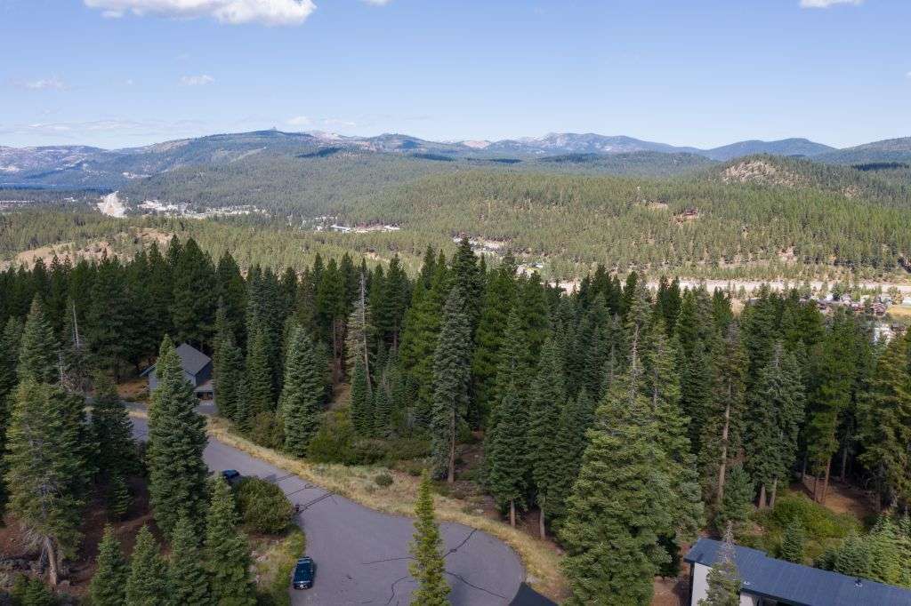 Truckee Lot for Sale | 10530 Aspenwood Rd | Tree Lined View