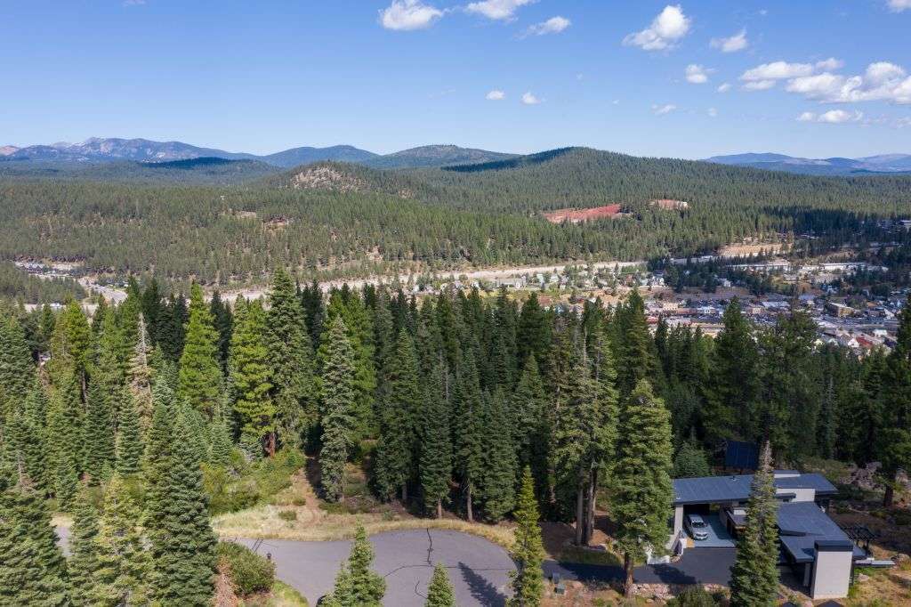Truckee Parcel for Sale | 10530 Aspenwood Rd | Beautiful Mountain View