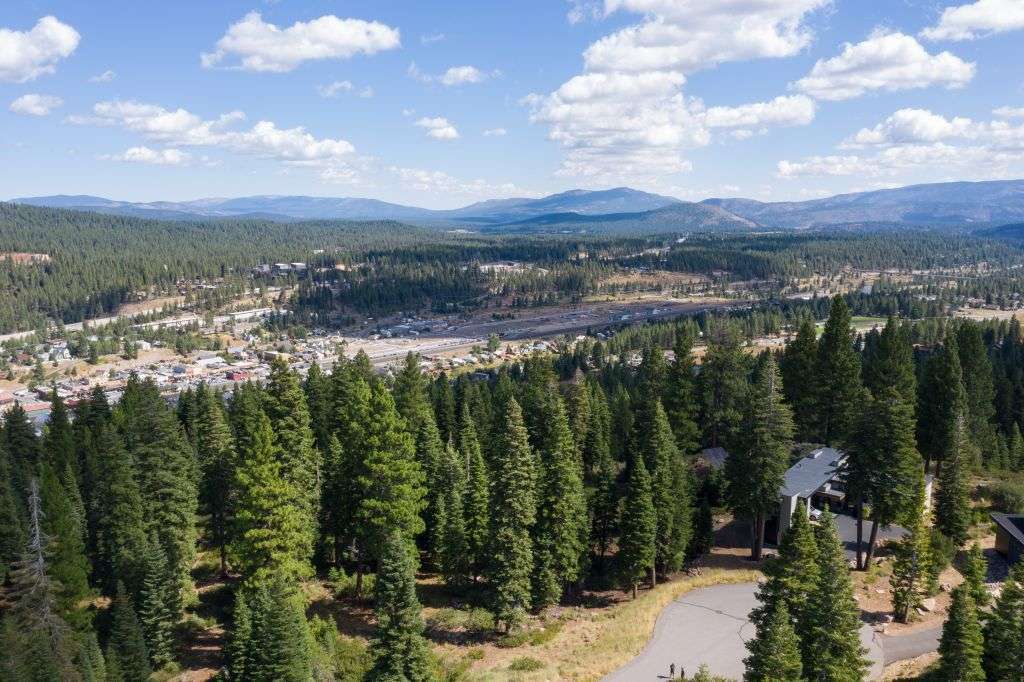 Truckee Real Estate  | 10530 Aspenwood Rd | Gorgeous Mountain View
