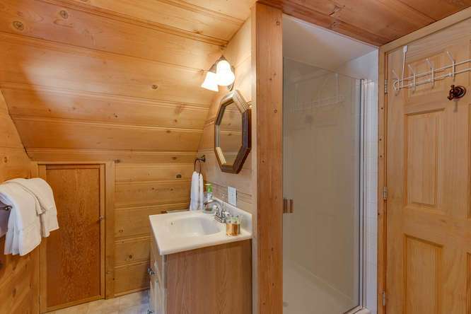 Tahoe City Cabin | 1640-Cedar Crest Ave | Bathroom