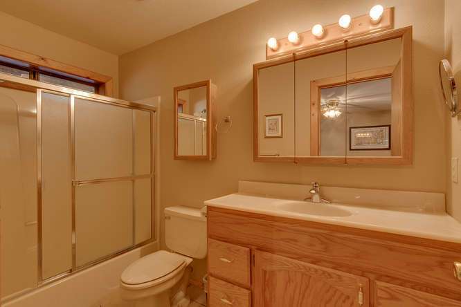 Tahoe Donner Real Estate | 14094 Tyrol Way | Bathroom
