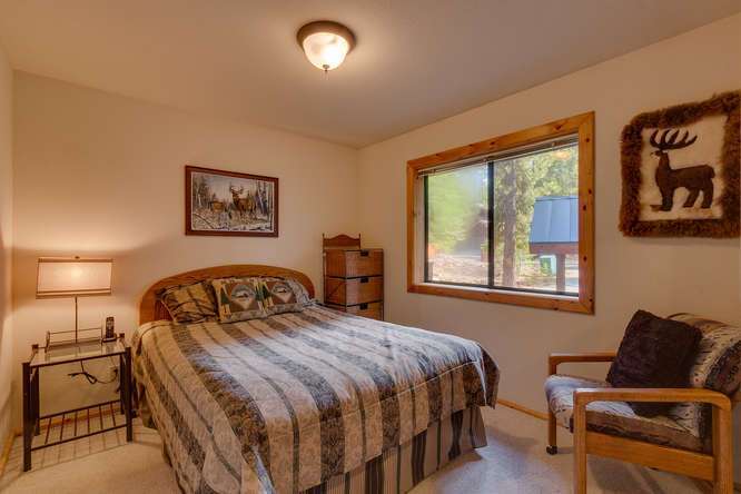 Tahoe Donner Cabin | Bedroom