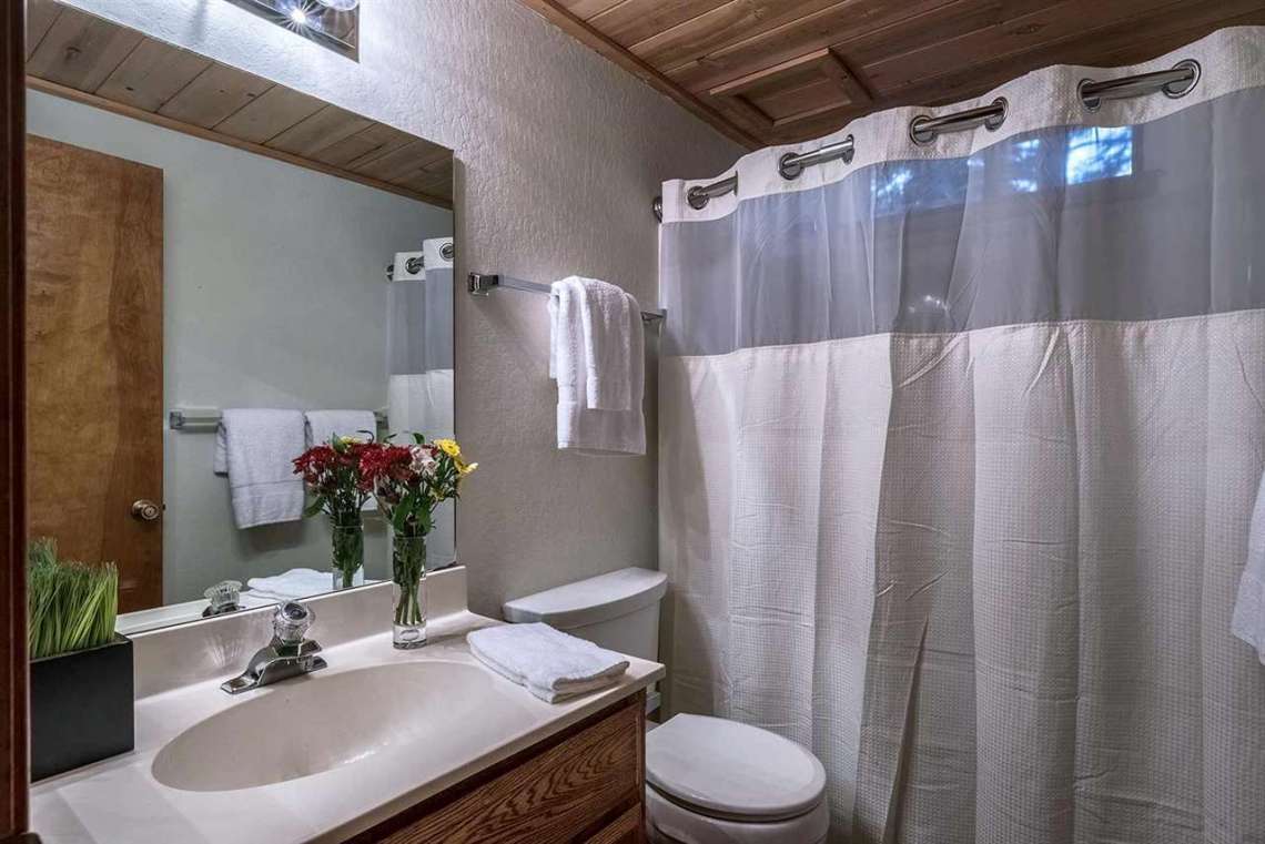Truckee Real Estate | Bathroom