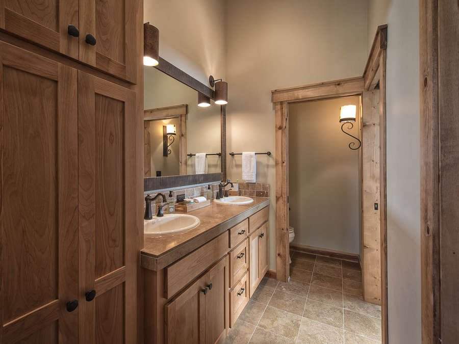 Luxury Tahoe Donner home Rustic Bathroom