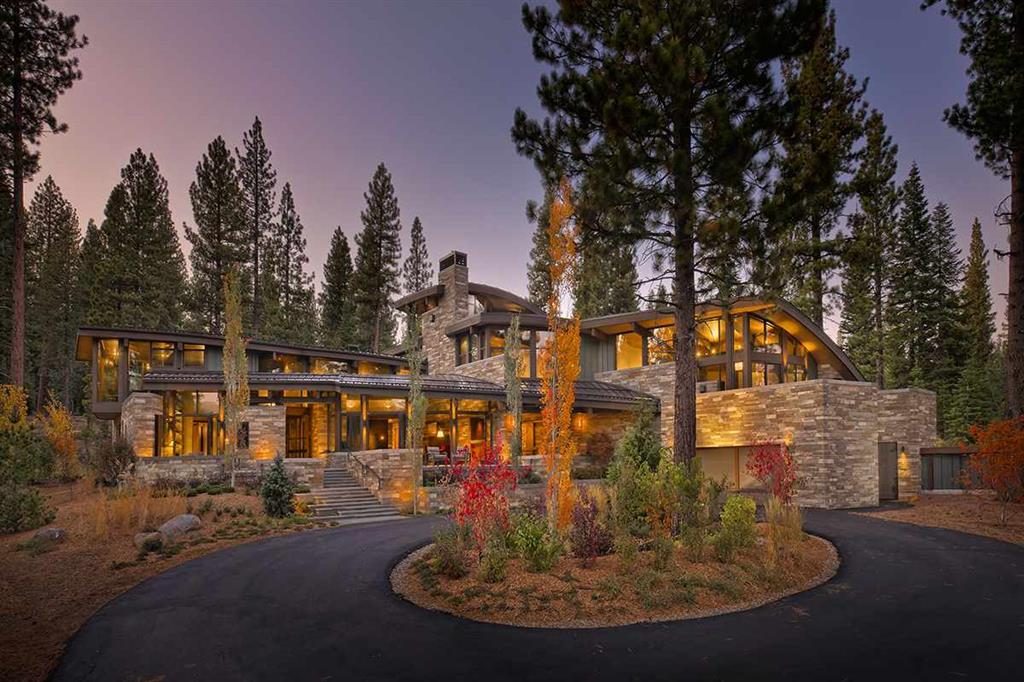 image of front of North Lake Tahoe Luxury home for lake tahoe luxury home