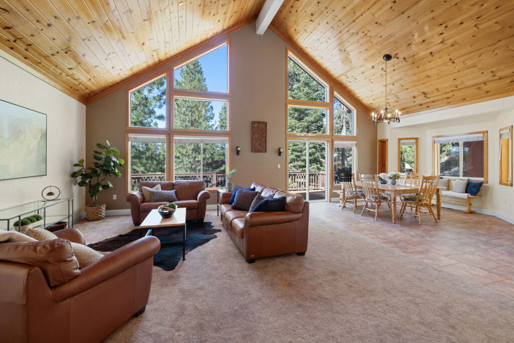7773 Forest Glenn Dr - Great Room